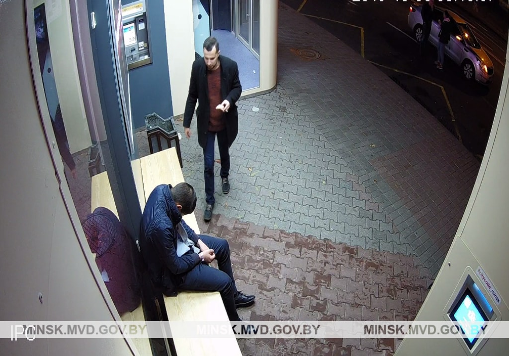 In Minsk, they are looking for thieves who robbed a drunk under cameras - Minsk, Theft, Search, Signs, Video, Longpost, Negative, Theft