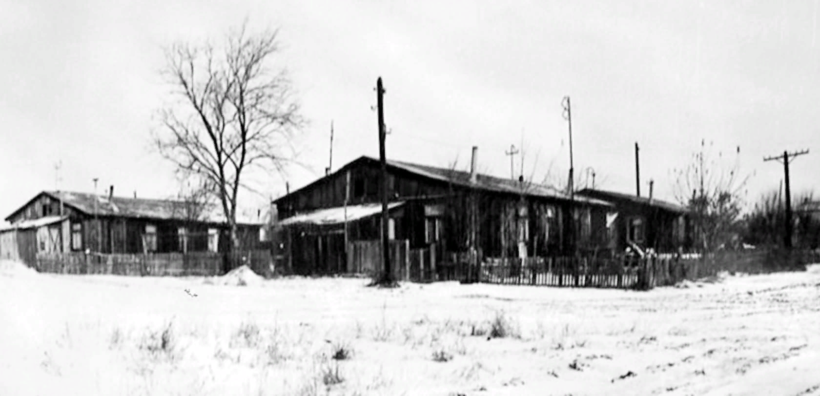 Почтовые бараки геншин. Барак Магнитогорск 1931. Сибирь бараки 1950. Бараки Магнитогорск. Бараки Златоуст.