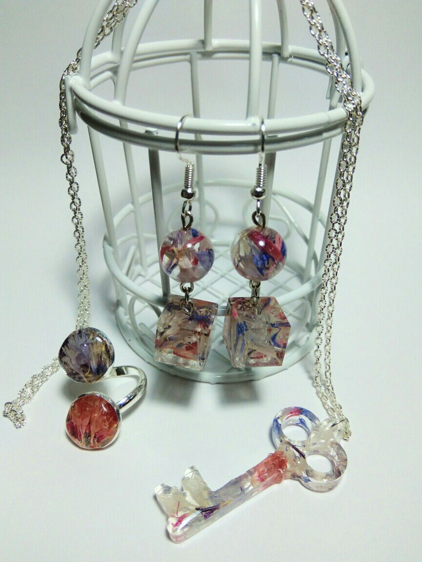 Epoxy resin jewelry part two. - My, Needlework, Epoxy resin jewelry, Epoxy resin, Creation, Bijouterie, Dried flowers, Longpost