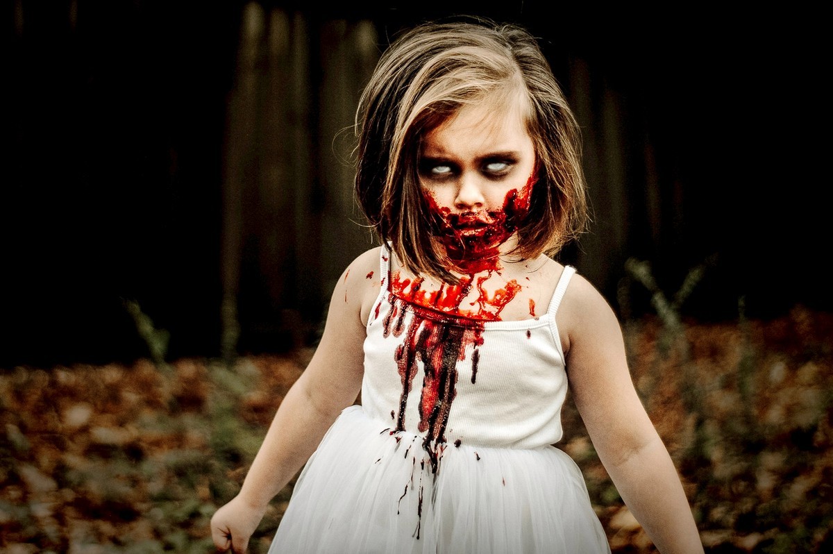 Mom arranged a zombie photo shoot with her daughters for Halloween and received death threats - PHOTOSESSION, Zombie, Reaction, Longpost, Mum, Children, Negative