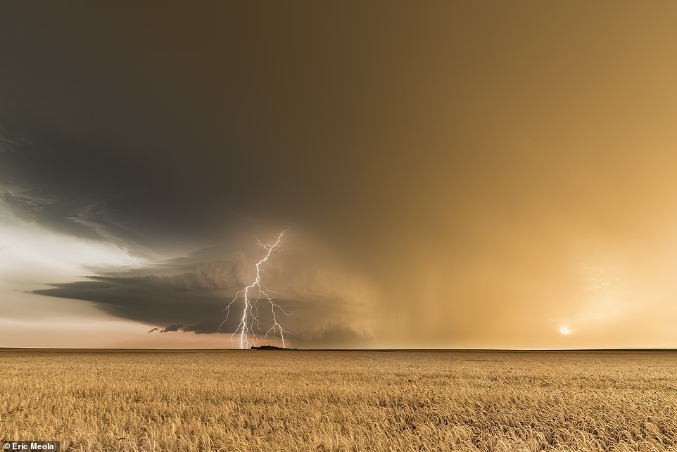 Photographs of storms taken by a photographer over forty years - The photo, Storm, Element, Longpost, Tornado