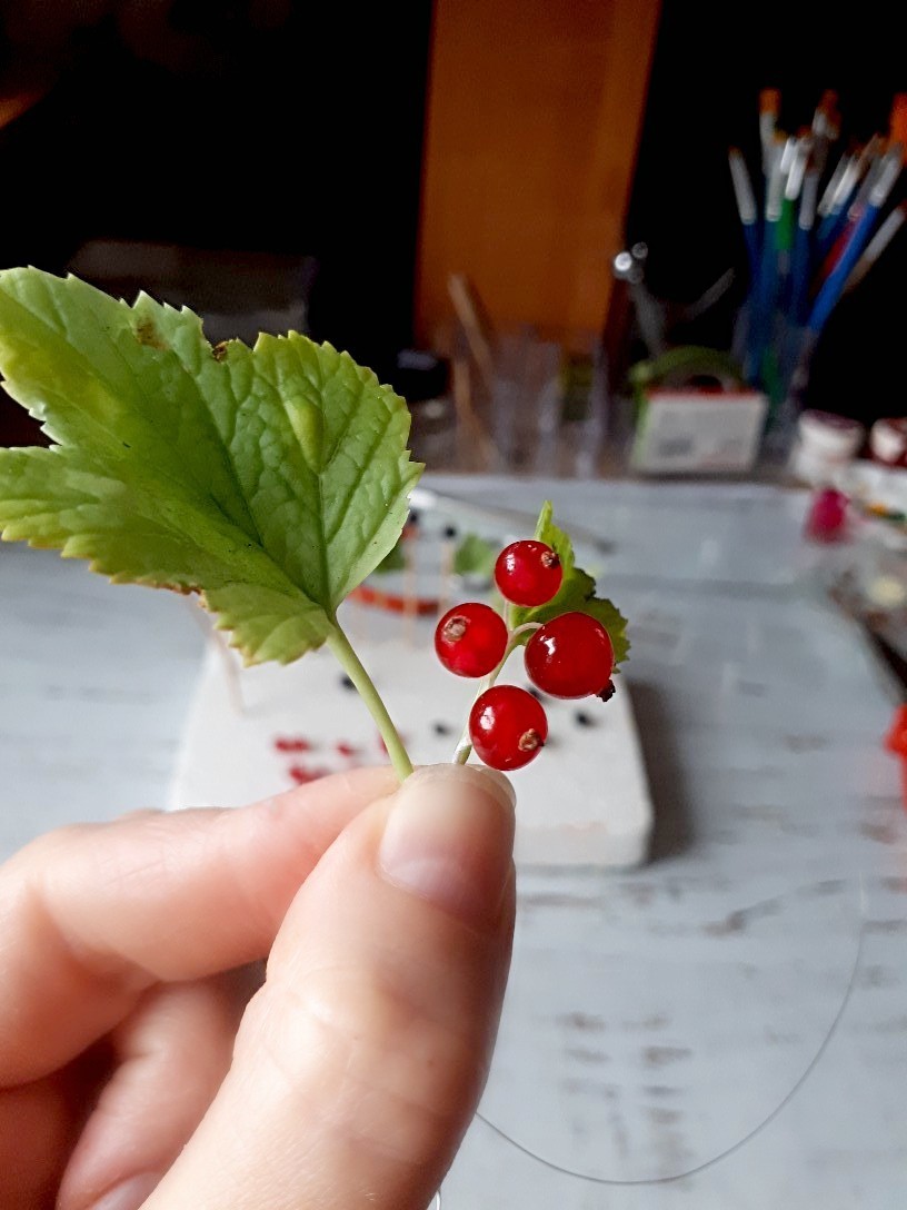 Inedible currants (berry brooches) - My, Needlework without process, Cold porcelain, Berries, Polymer clay, Currant, Brooch, Video, Longpost