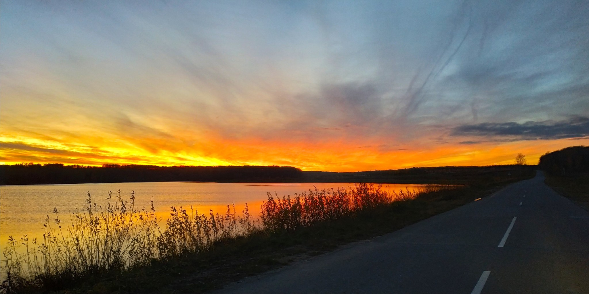 The autumn sunset is like a memory of a bygone summer... - My, Landscape, Sunset