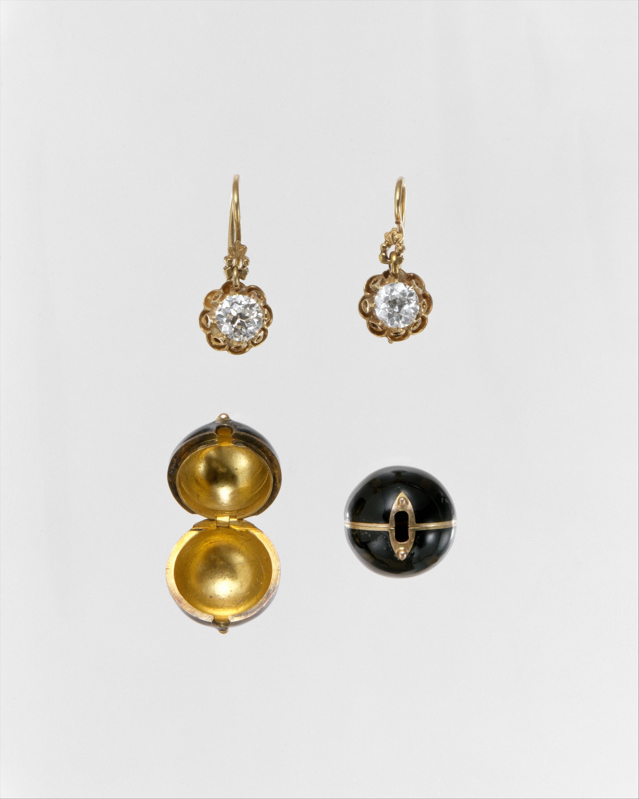 Gold earrings with diamonds and removable enamel ball-cases on the clasp. USA, approx. 1882–85. - Earrings, 19th century, Gold, Enamel, Longpost