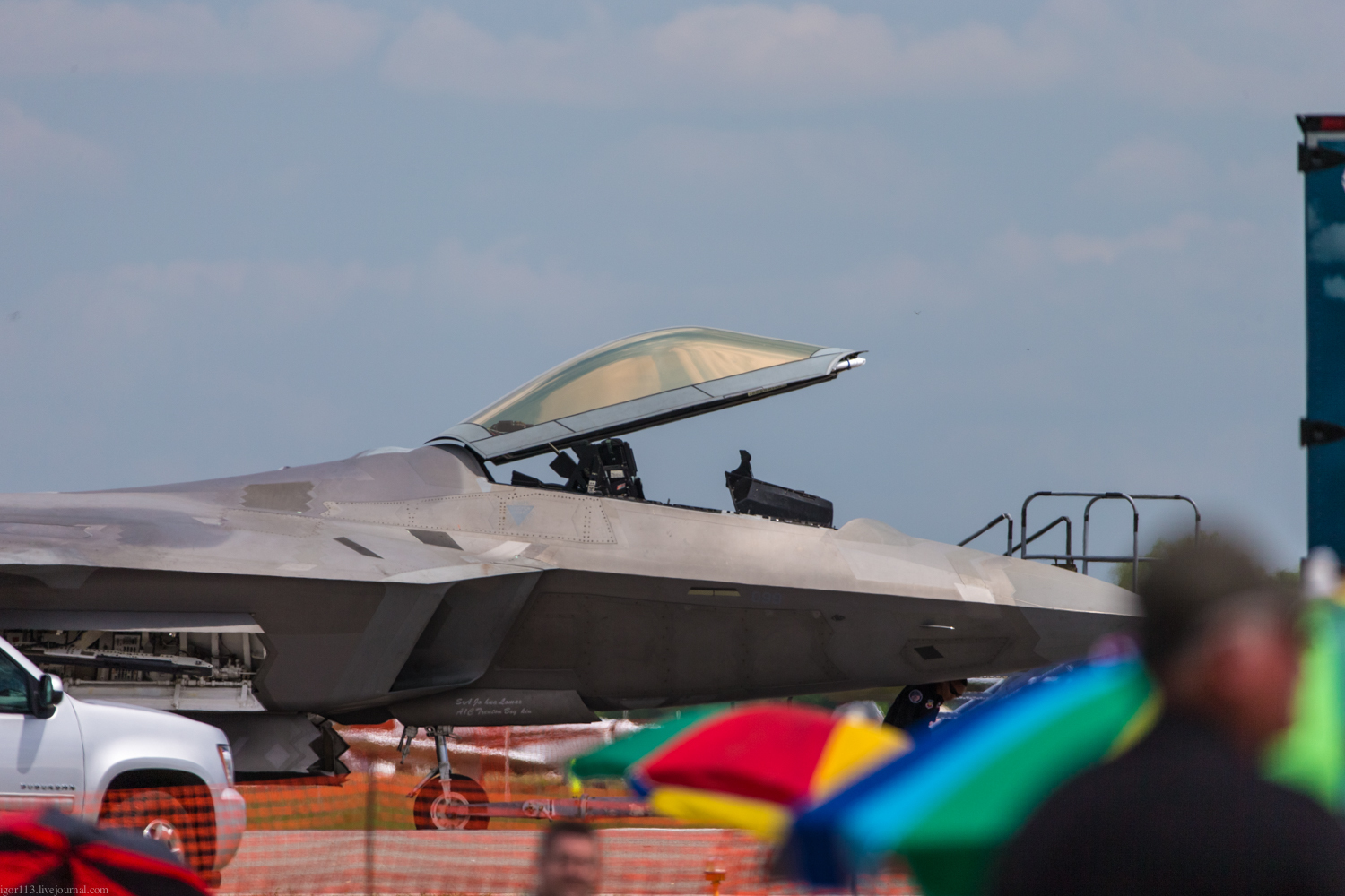 Lockheed Martin F-22 Raptor on the ground and in the air. - Airplane, Raptor, Longpost