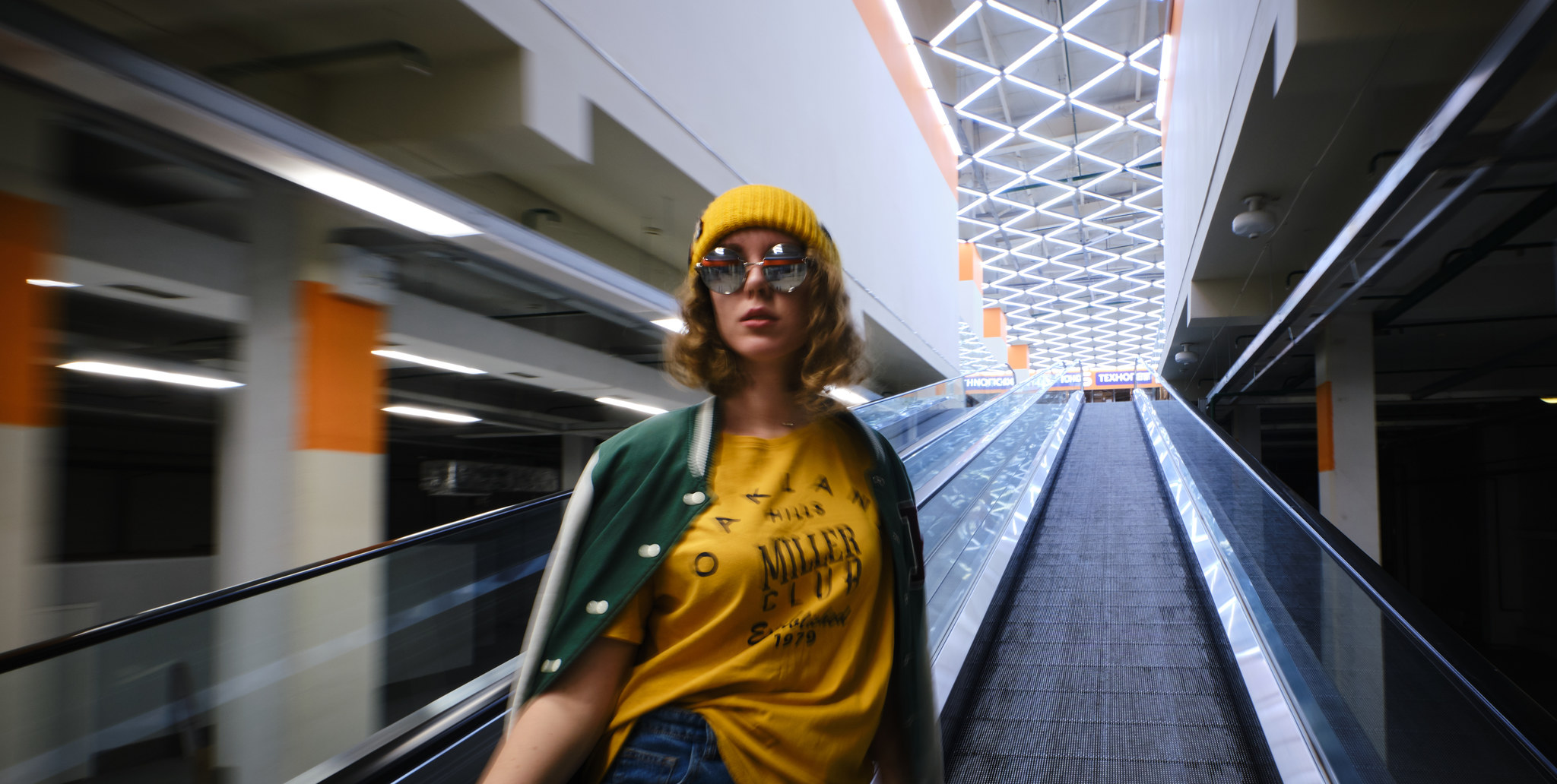 Girl portraits. part 15 - My, The photo, Girls, Video, Travelator, Moving Walkways, Geometry, Longpost