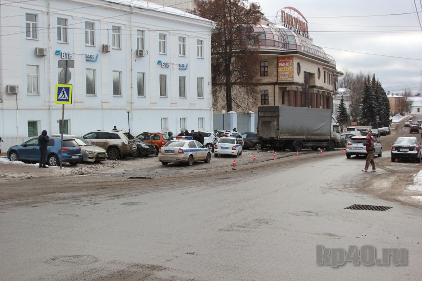 В Калуге грузовик разбил 10 легковушек - ДТП, Авария, Калуга, Видео, Длиннопост