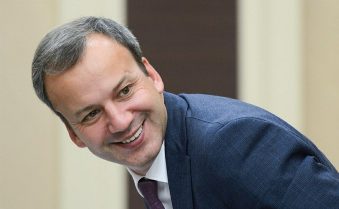 Could you tell me what country Dvorkovich, a so-so politician-economist and friend of the president and prime minister, lives in? - Tag, Etc, Chess