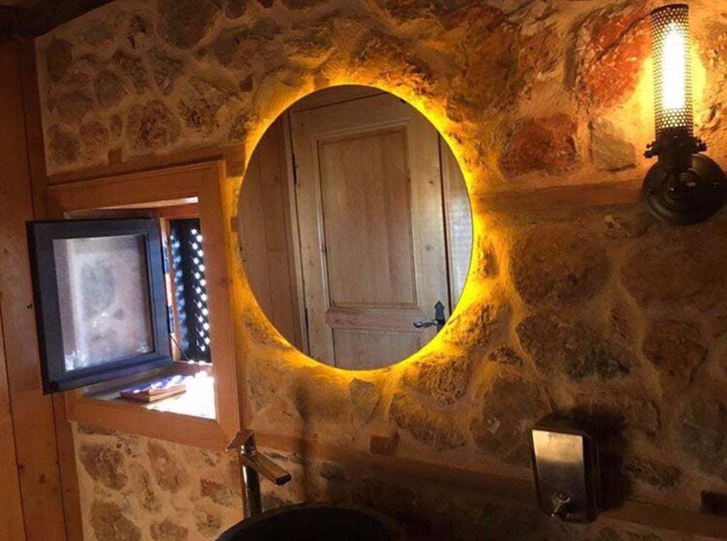 This mirror looks like a portal - Mirror, Portal, The photo