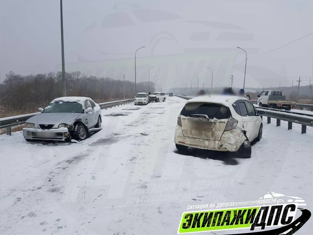 Под Владивостоком в аварию попало не менее 80 автомобилей - Владивосток, Снег, Гололед, Видео, Длиннопост, Авто, Авария, ДТП