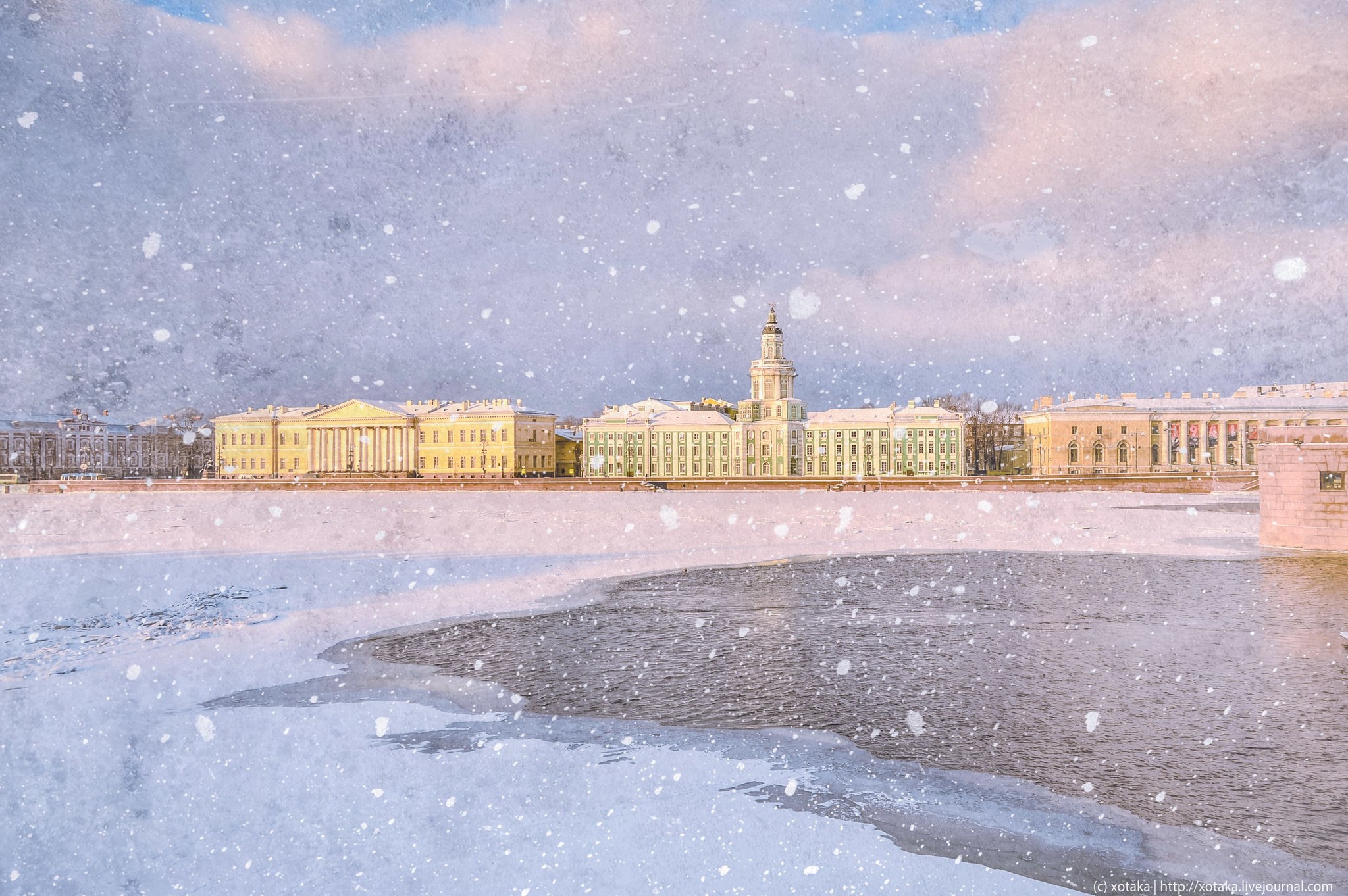 It's snowing in St. Petersburg - My, Snow, Saint Petersburg, Beginning photographer, The photo, Winter, River, Neva