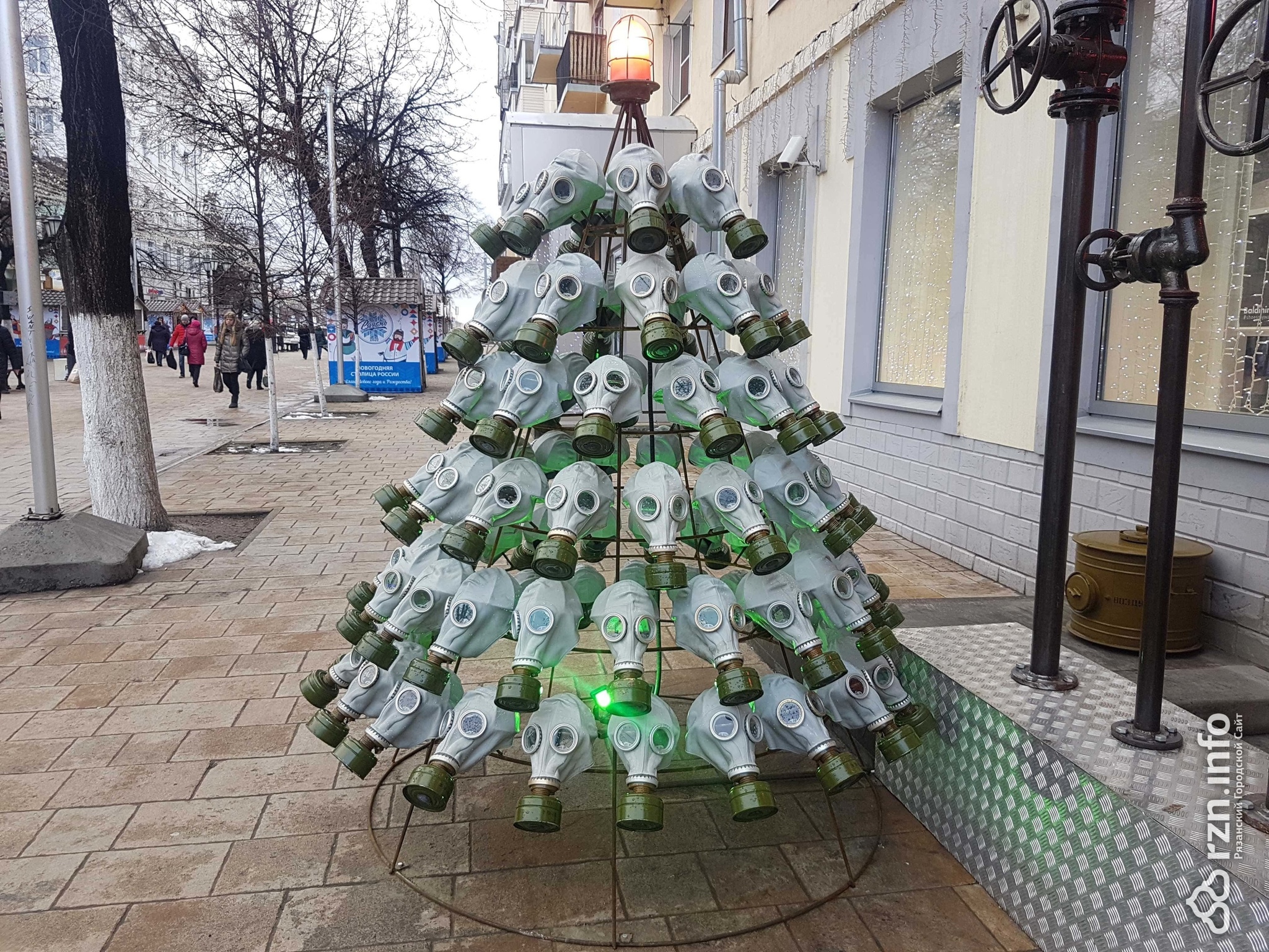 Speaking of original Christmas trees... - My, Artificial Christmas tree, Christmas tree, Christmas trees, Unusual