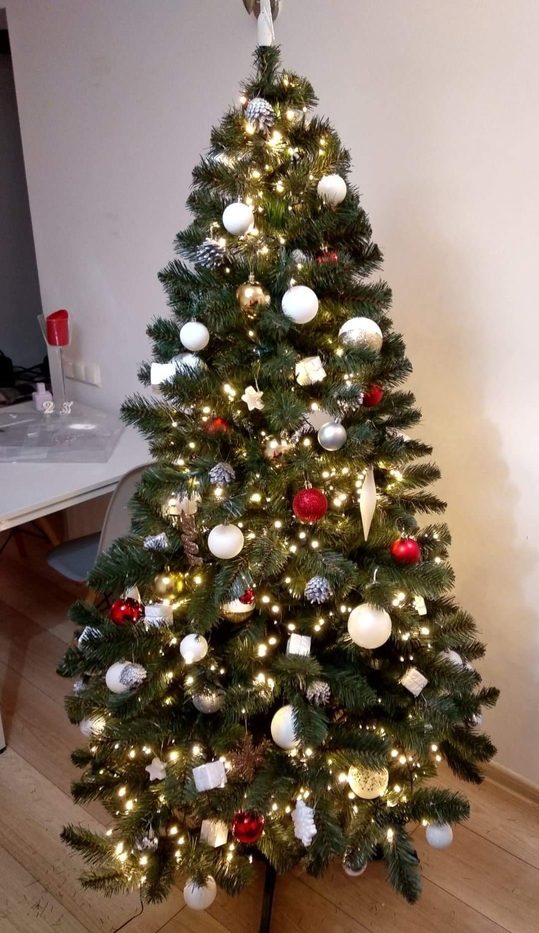 The way we decorated the Christmas tree)) - My, Christmas tree, New Year, Video, Longpost