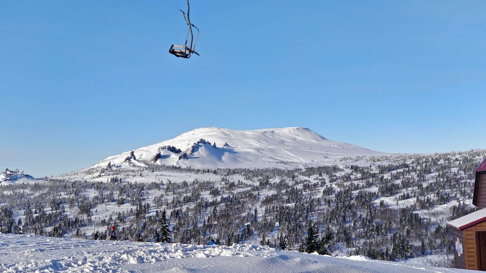 Greetings from Sheregesh - My, Sheregesh, Winter, The mountains, The descent, Skiing downhill, Snowboard, The photo, Photo on sneaker, Video, Longpost