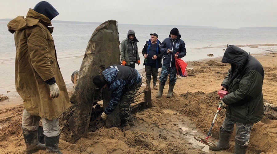 They drained the reservoir, found a plane and the foundation of an ancient church! - My, Search engine, Treasure hunt, Find, Metal detector, Video, Longpost