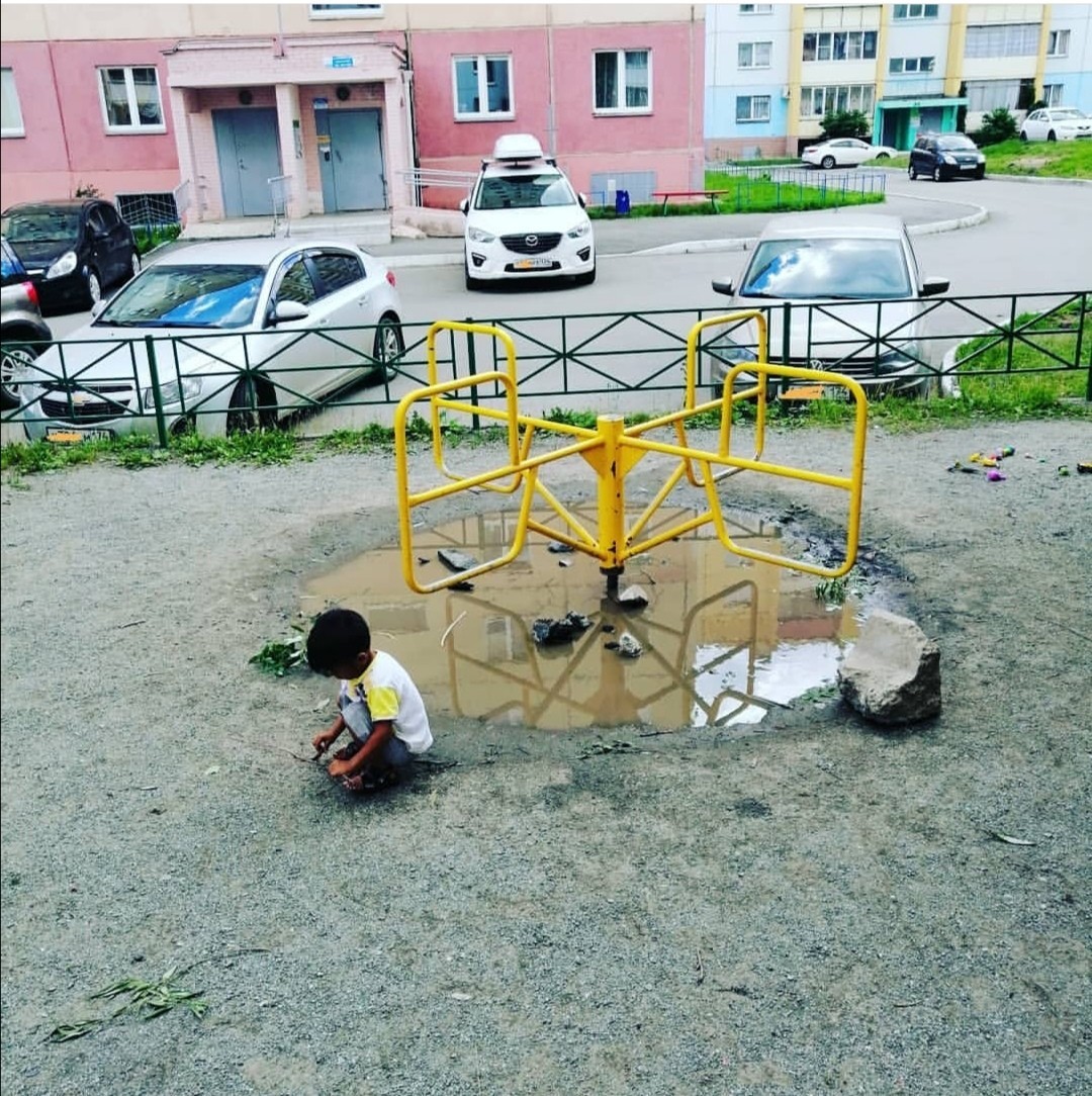 An ordinary yard in Chelyabinsk - My, Chelyabinsk, Northwest, Meteorite