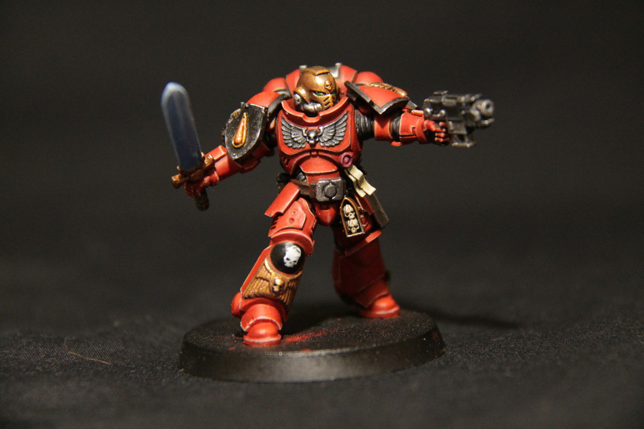 Primaris Lieutenant of the Blood Angels. First paint - My, Warhammer 40k, Warhammer, Space Marine, Wh miniatures, Adeptus Astartes, Blood angels, Painting miniatures, Longpost