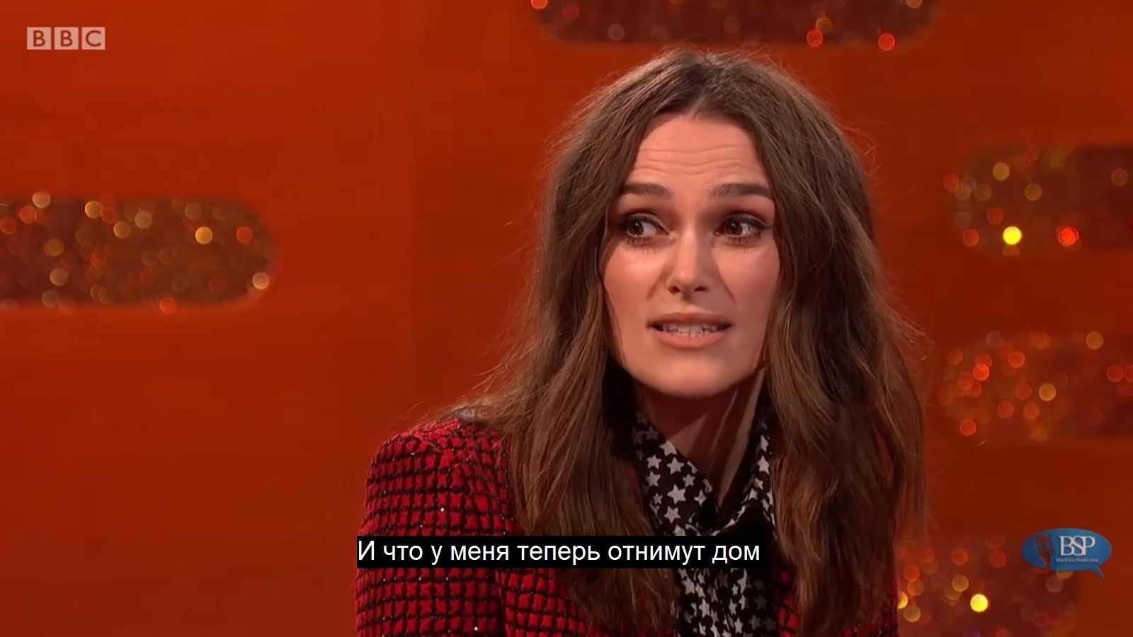 Keira Knightley and envelope - Keira Knightley, Actors and actresses, Celebrities, The Graham Norton Show, Storyboard, Longpost, Guy Pearce