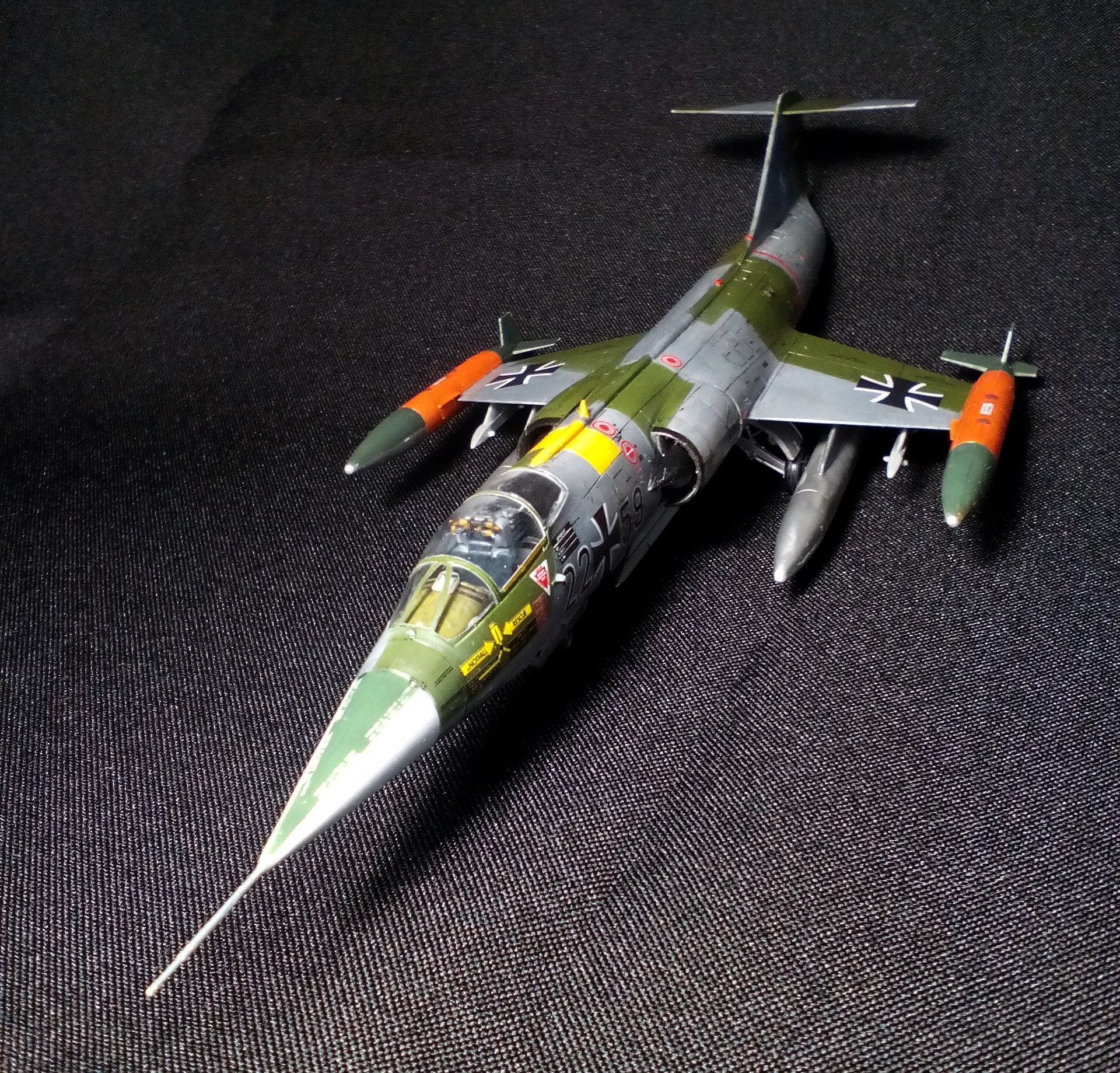 Пилотируемая ракета. Lockheed F-104G Starfighter - Моё, Стендовый моделизм, Авиамоделизм, Сборная модель, Истребитель, Starfighter, Lockheed, Старфайтер, Аэрография, Длиннопост