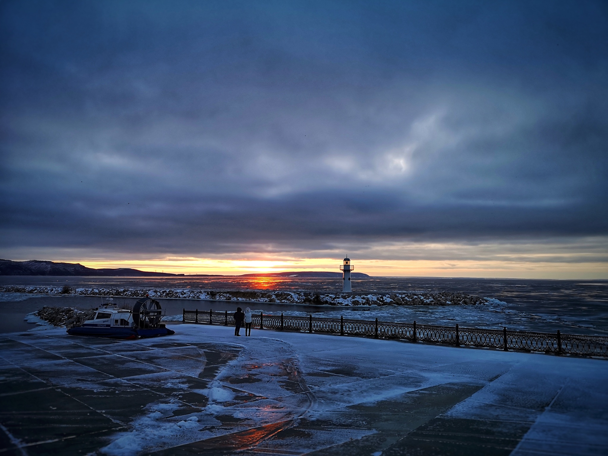 If it burns, then it burns and burns... - My, Photo on sneaker, Mobile photography, Sunset, Lighthouse, Tolyatti, The photo, Huawei p20 PRO, Snapseed