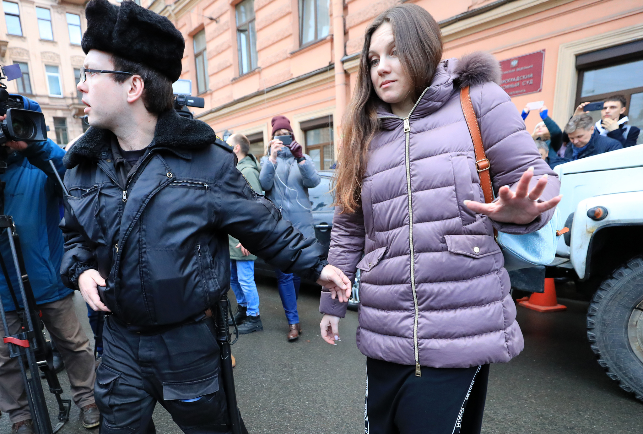 In St. Petersburg, a court forcibly returned a patient who had escaped from quarantine to the hospital. For the first time in Russia - My, news, Coronavirus, Saint Petersburg, Disease, Court, The medicine