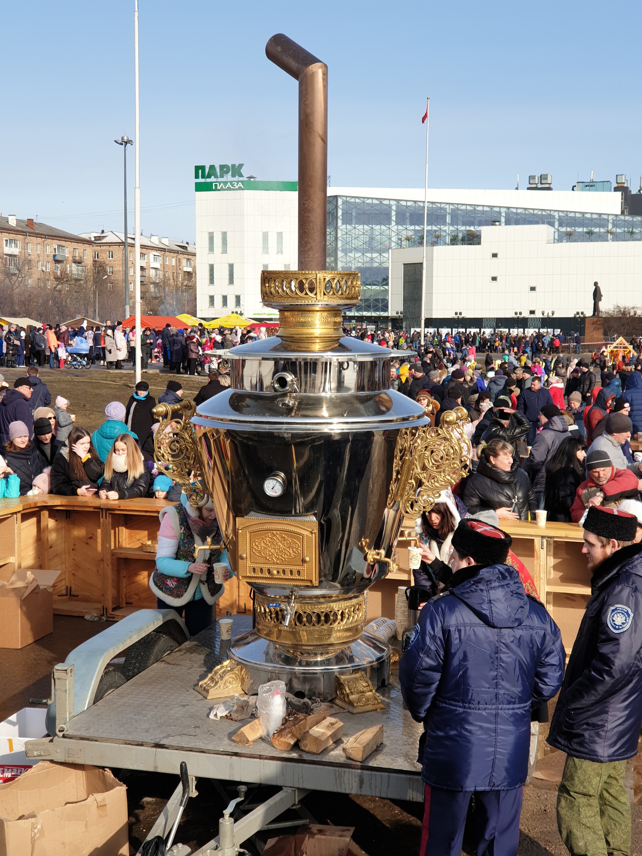 From the celebration of Maslenitsa - the largest mobile samovar in the world... and maybe in the Universe! - My, Samovar, Steel giant, Elektrostal, Maslenitsa, Tea, Longpost