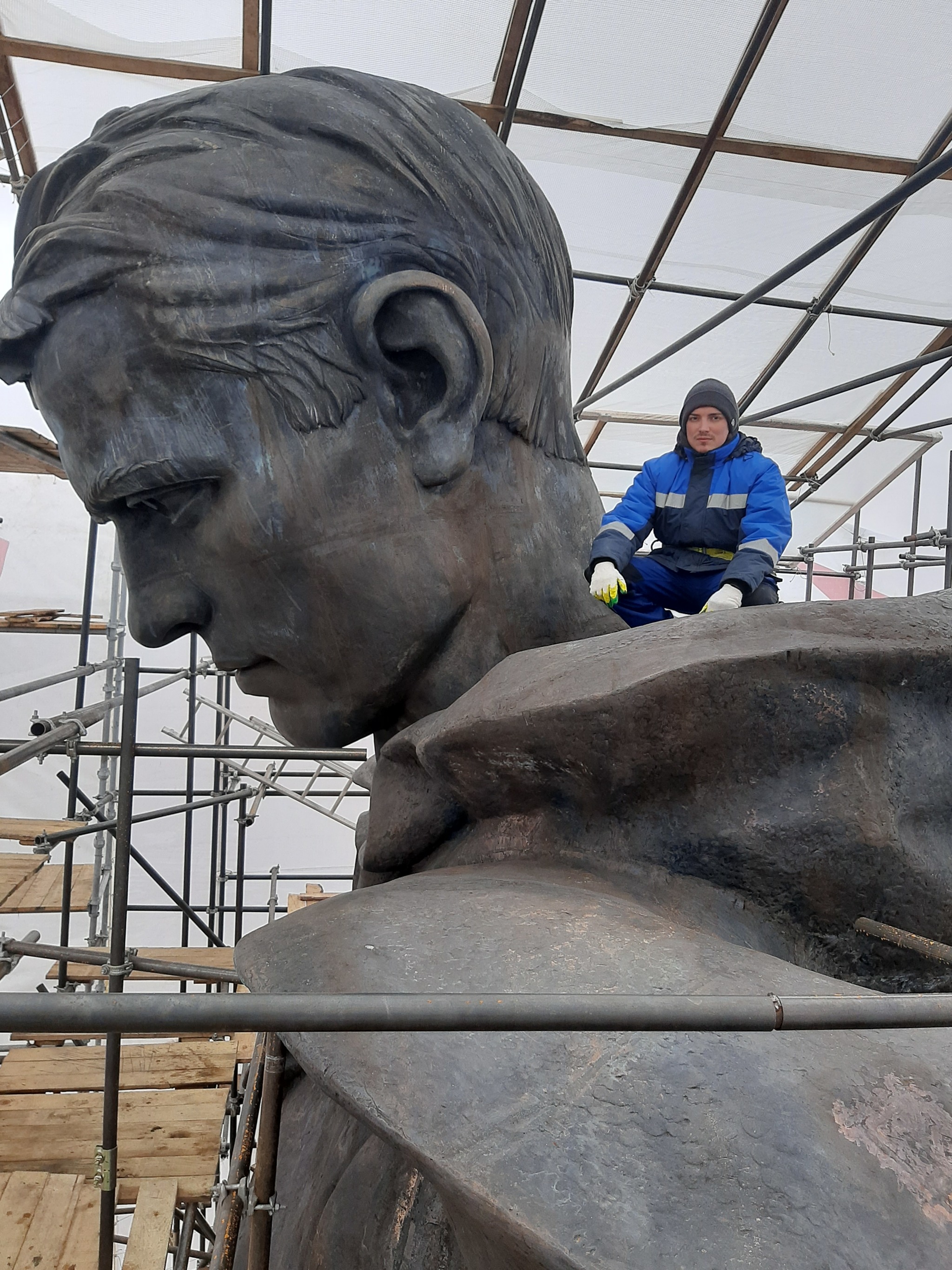 At the installation of the sculpture in the Rzhev memorial, the last days before the dismantling of the scaffolding - My, Sculpture, Rzhev, Memorial, Work, Longpost, Rzhev Memorial