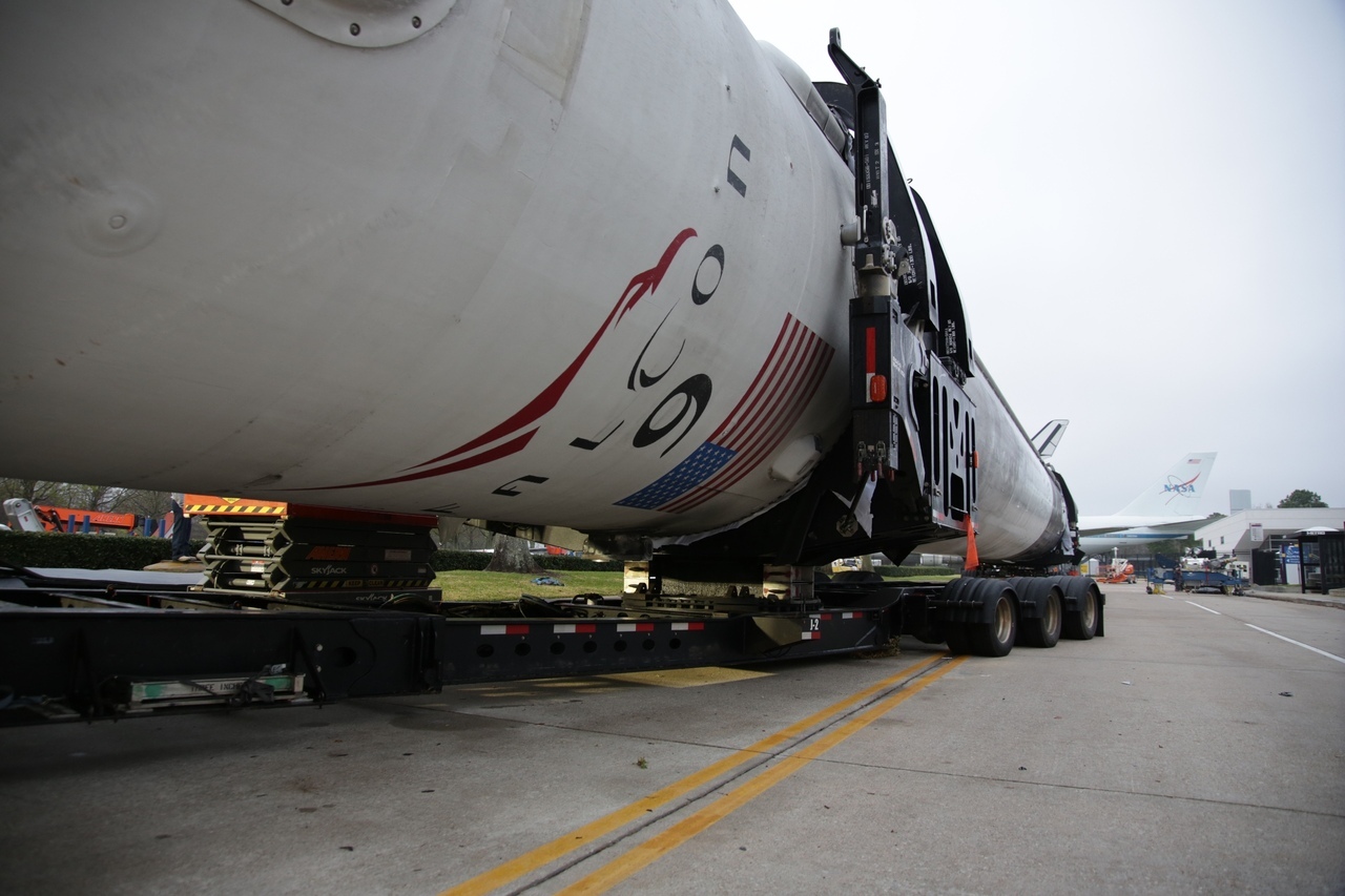 SpaceX puts Falcon 9 rocket on display at Space Center Houston - Spacex, Falcon 9, Cosmonautics, Longpost