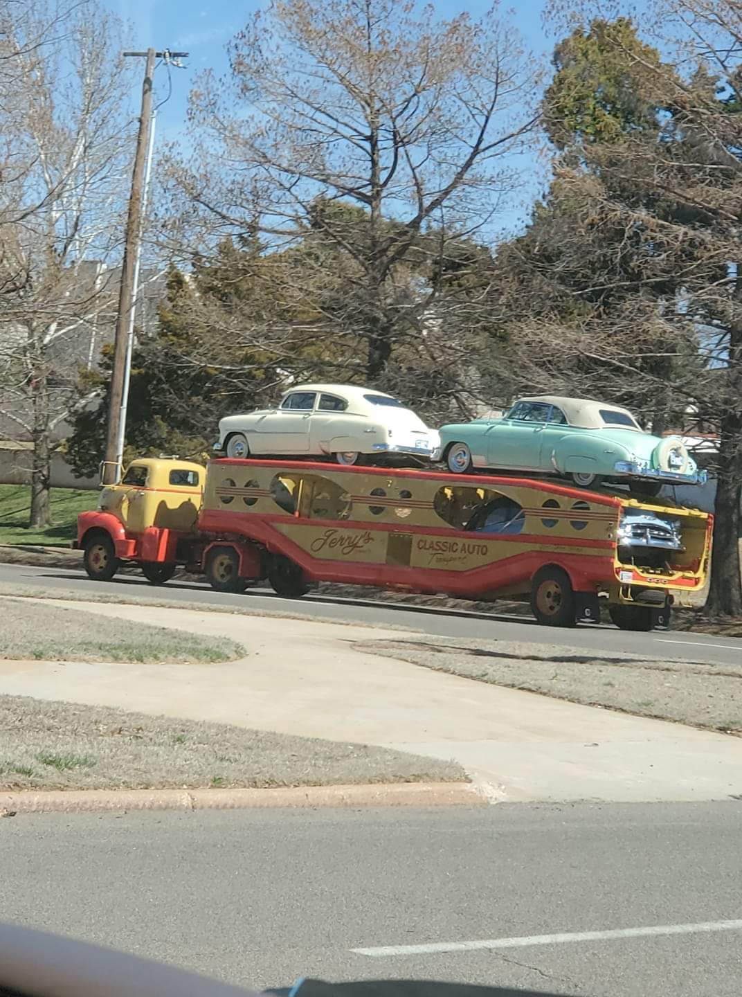 This truck looks like an old life-size toy. - Auto, Retro car, The photo