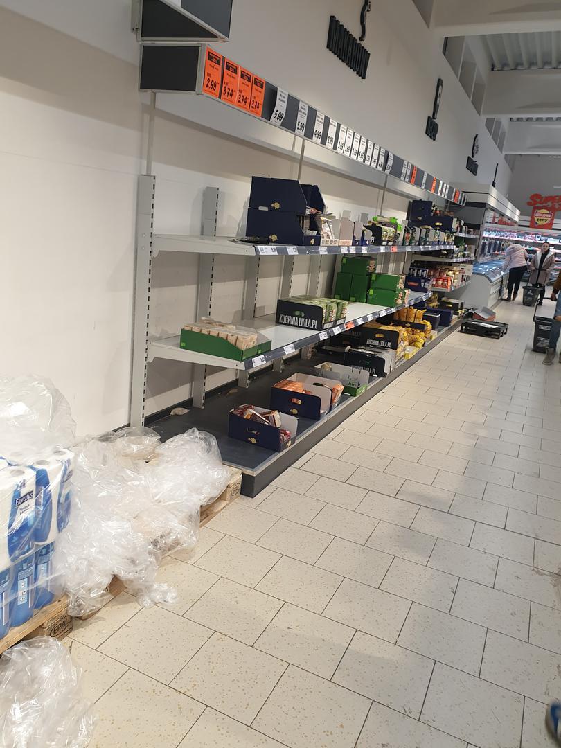 Store shelves are empty, social institutions are closing: what is happening in Poland due to coronavirus - Coronavirus, Poland, Longpost