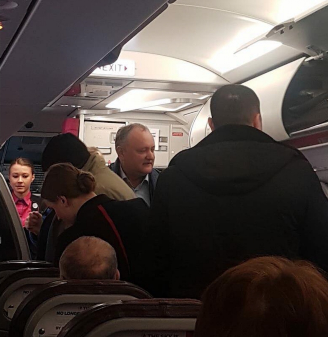 The President of Moldova has been flying in economy class cabins for three years now. - Moldova, The president, Airplane, Power, People, Democracy, Longpost, Igor Dodon