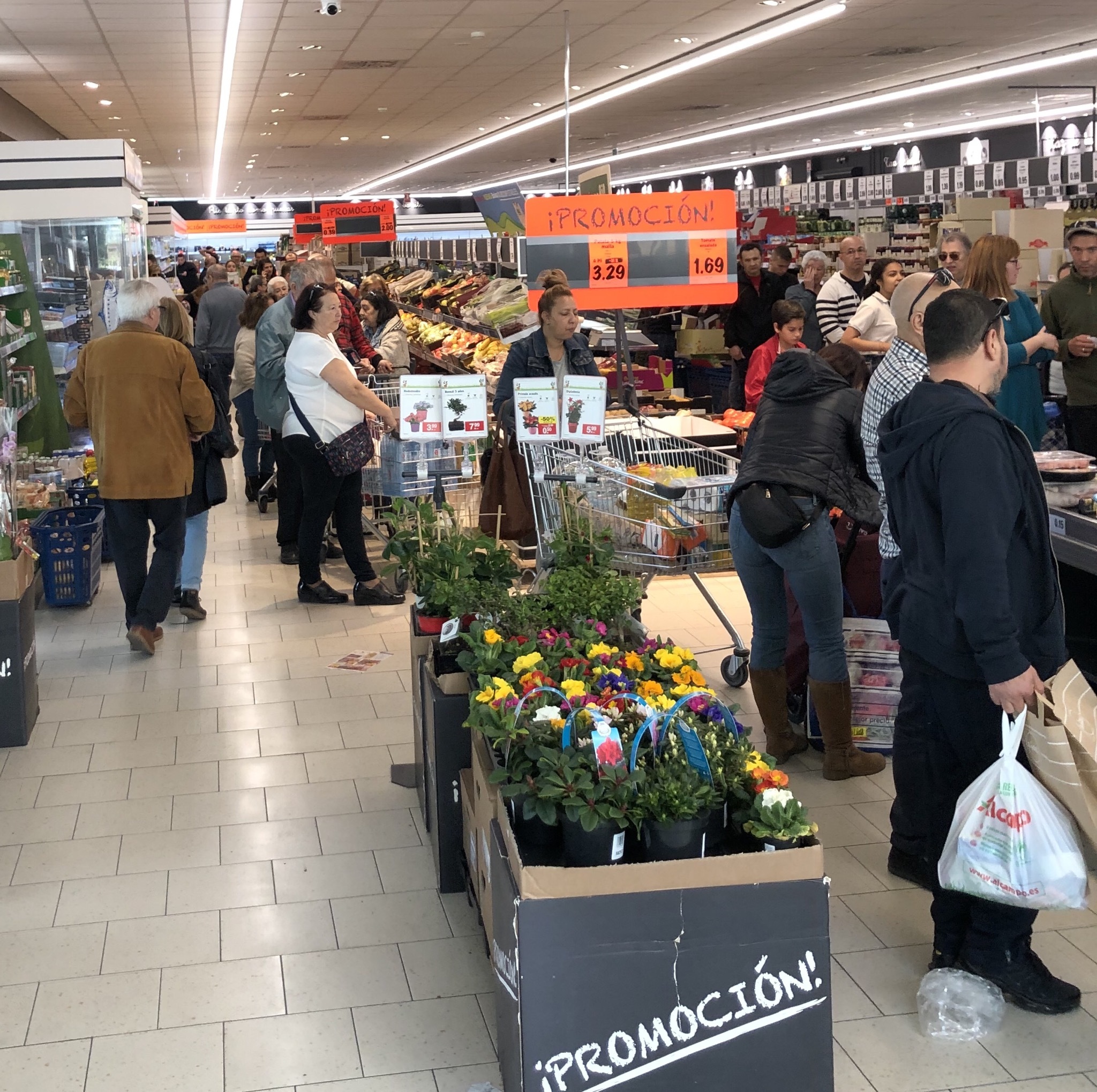 Queues in supermarkets in Spain - Coronavirus, Panic, Spain, Toilet paper, Longpost