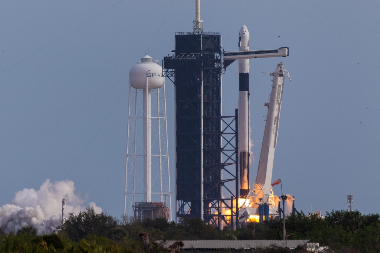 SpaceX intends to send astronauts to the ISS for the first time in May - news, Space, Elon Musk, Spacex