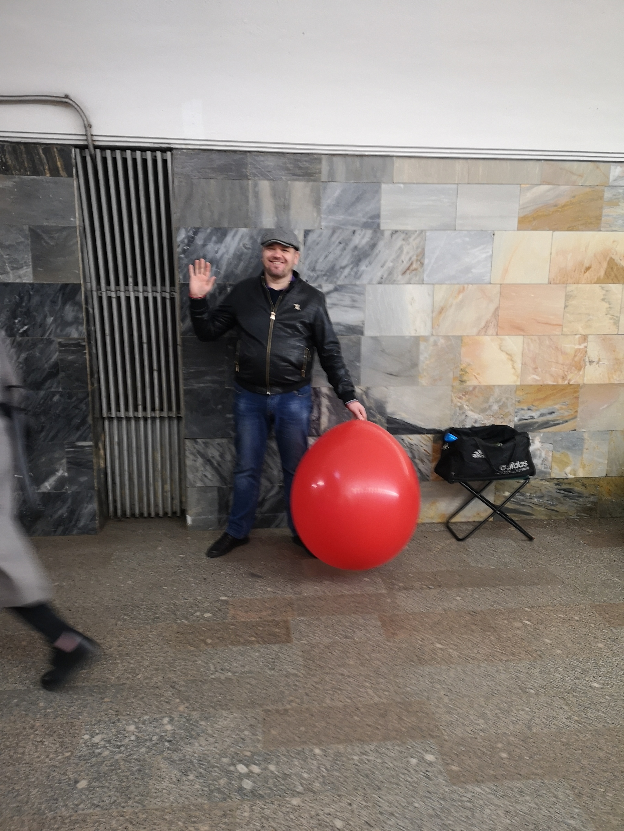 Dude with a ball - My, Friday, Positive, Metro