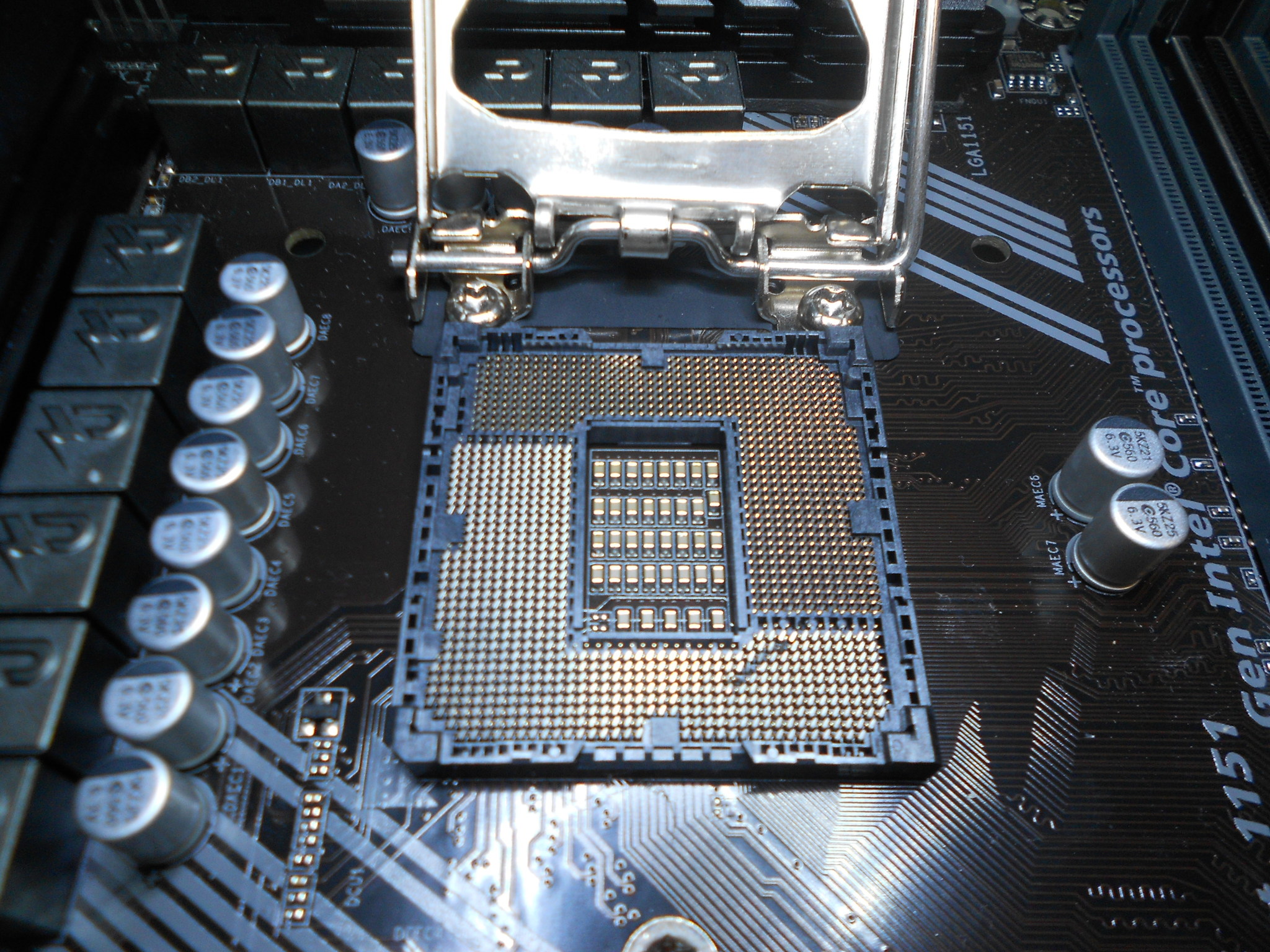 Процессор intel сокет 1151. Z390 сокет. Z690 сокет. Сокет 1151 v2. Сокет 1151 процессоры.