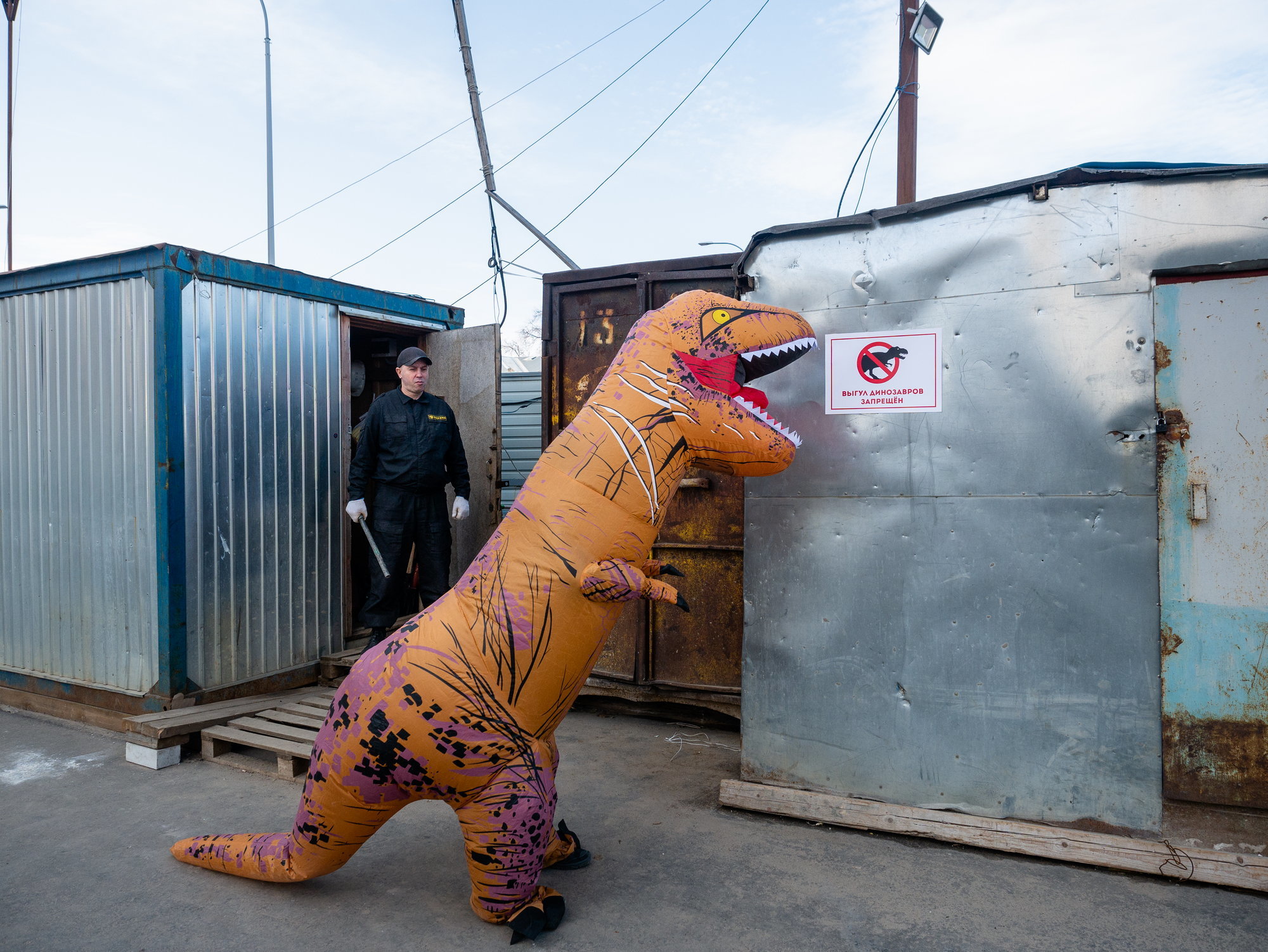 In Nizhny Novgorod, on April 1, one of the developers published an extremely unusual photo report on the progress of construction - Dinosaur costume, Building, Developer, April 1, Longpost, Nizhny Novgorod