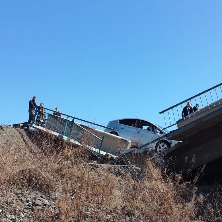 In Primorye, a bridge collapsed along with a car - Baza, Bridge, Collapse, Wagon, Auto, Video, Longpost, Road accident