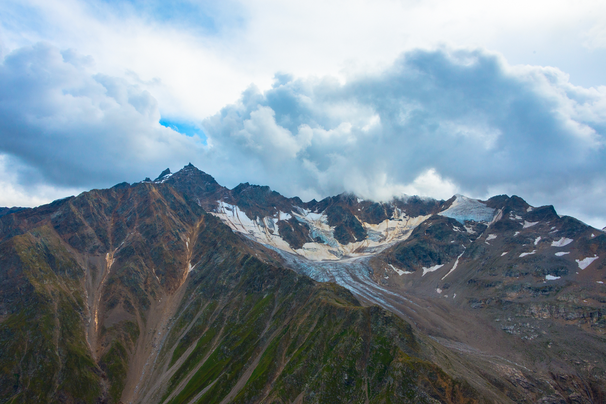 On the slope of Elbrus - My, Elbrus, Slope, Ushba, Glacier, Clouds, Longpost