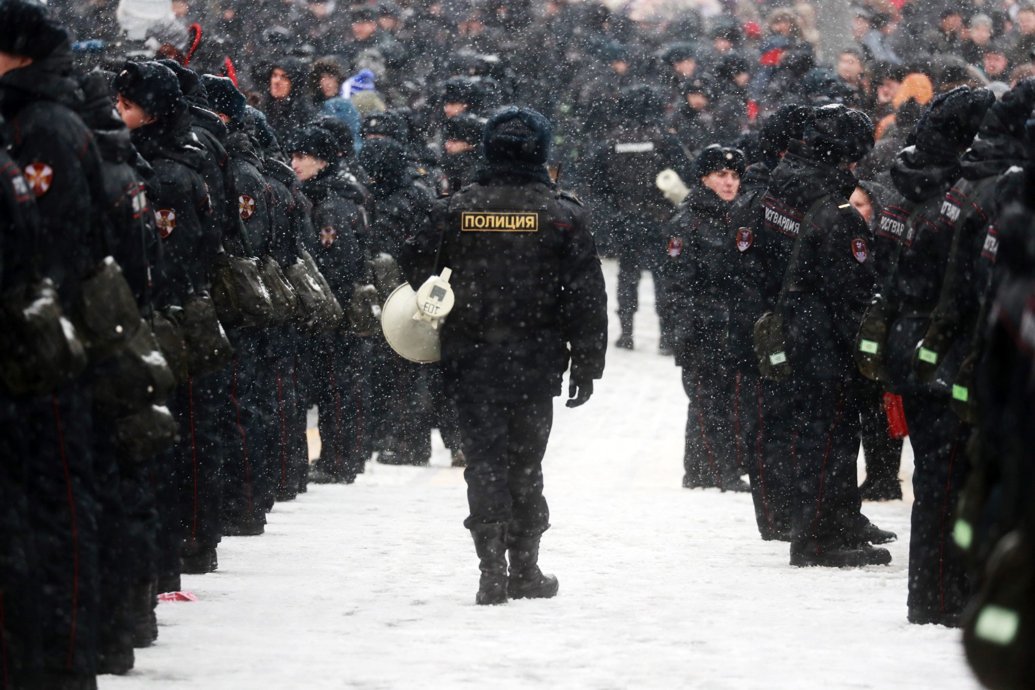 Чрезвычайное положение полиция. Чрезвычайное положение. Режим чрезвычайного положения. Чрезвычайное положение в России. Военное положение.