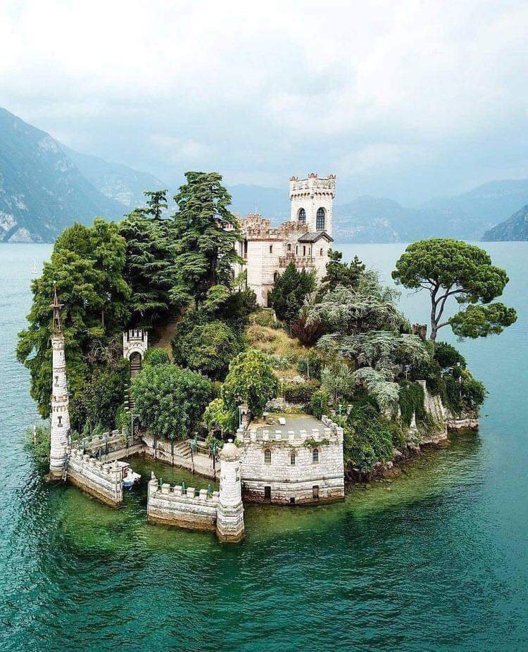 Ideal place for self-isolation - Italy, Island, The photo