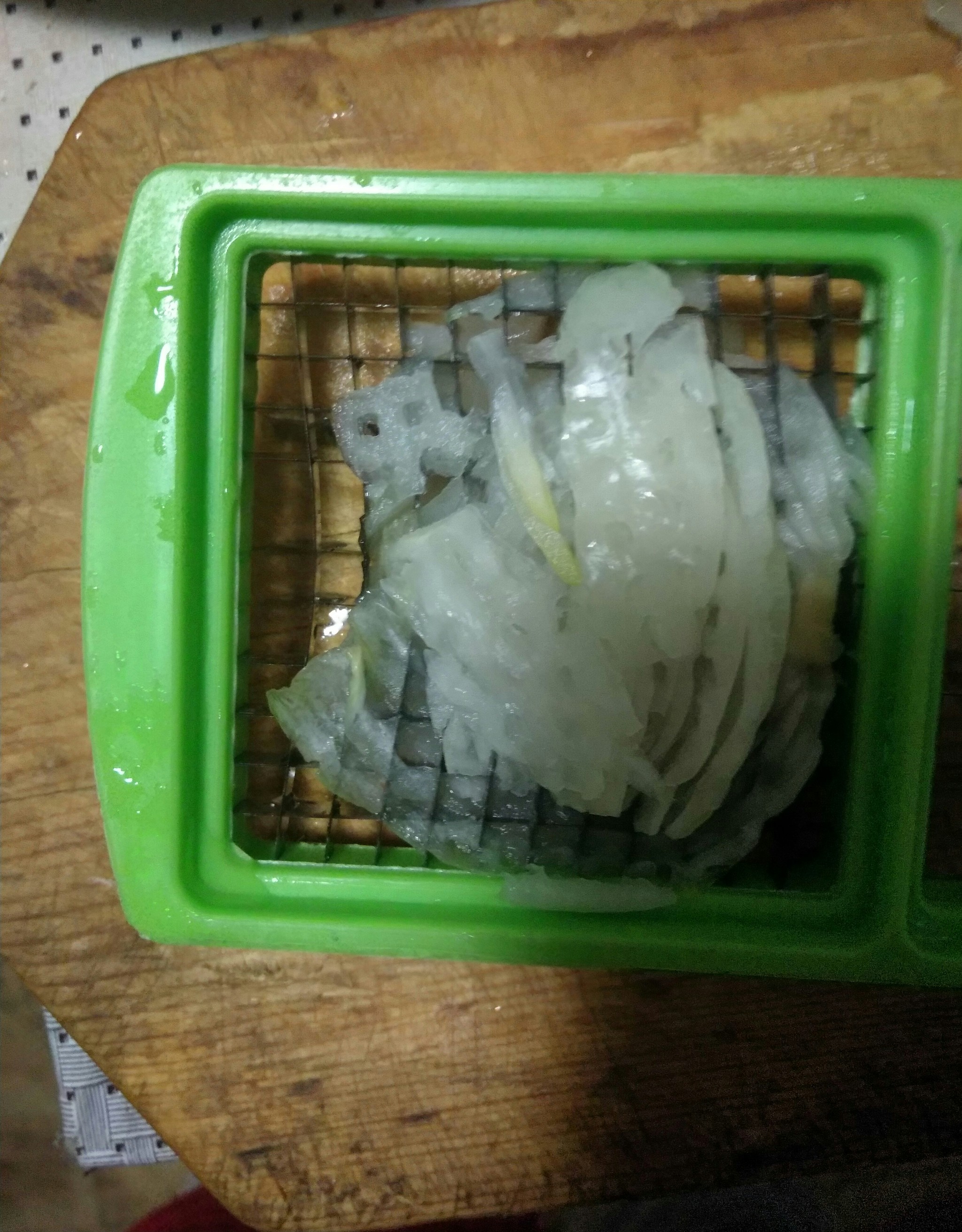 Vegetable cutter VS domestic onion - My, Chinese goods, Bulb, Vegetable slicer, Fail, What a twist, Dog, Longpost