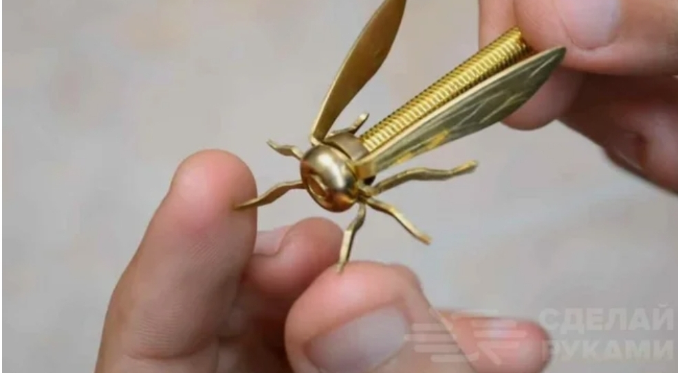 Decorative wasp made from nuts and bolts by a Canadian craftsman - Canada, Wasp, Master, Bolt, screw, Video, Longpost