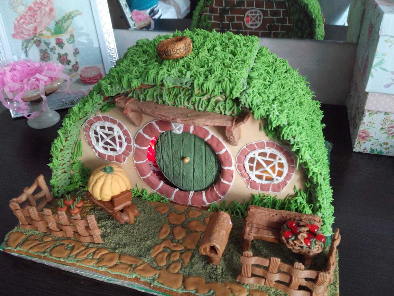 Gingerbread Torba-na-Kruche (Bag End) made by my mother for my birthday - My, The hobbit, Lord of the Rings, Torba-na-kruche, Gingerbread house, Longpost