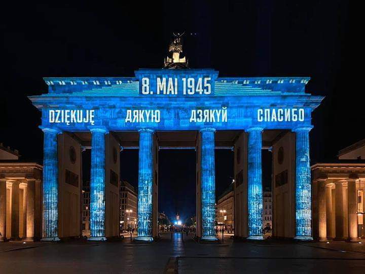 Thank you on the Brandenburg Gate - Brandenburg Gate, Berlin, Victory, Thank you, The Great Patriotic War