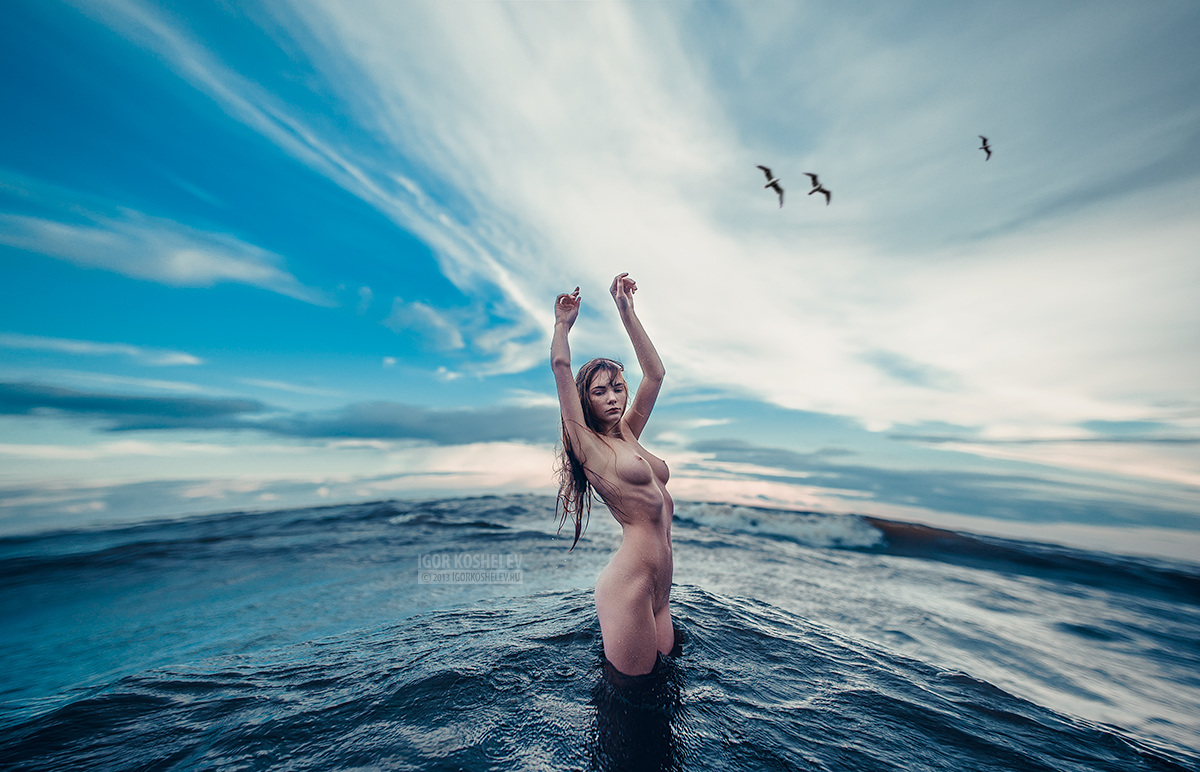 Storm, photographer Igor Koshelev - NSFW, Erotic, Beautiful girl, Figure, Breast, Sea, Wave, Longpost