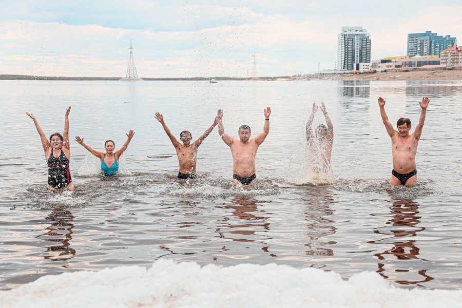 Thirteen Yakut “walruses” swam in honor of Polar Explorer Day - Yakutsk, Yakutia, Coronavirus, Walruses, Day of the polar explorer, Longpost