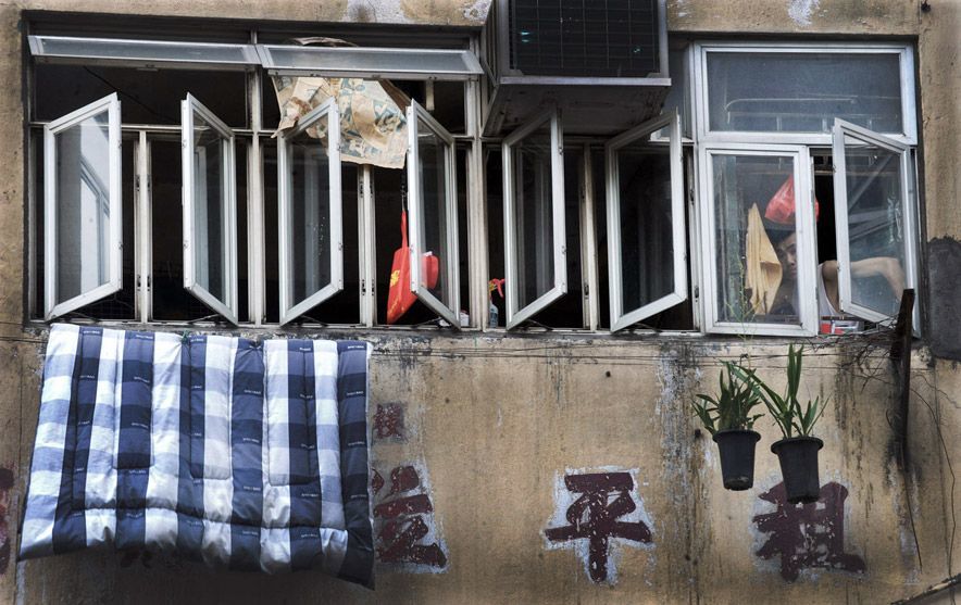 Life in dog cages in Hong Kong - Hong Kong, Lodging, Poverty, Dormitory, The photo, Longpost