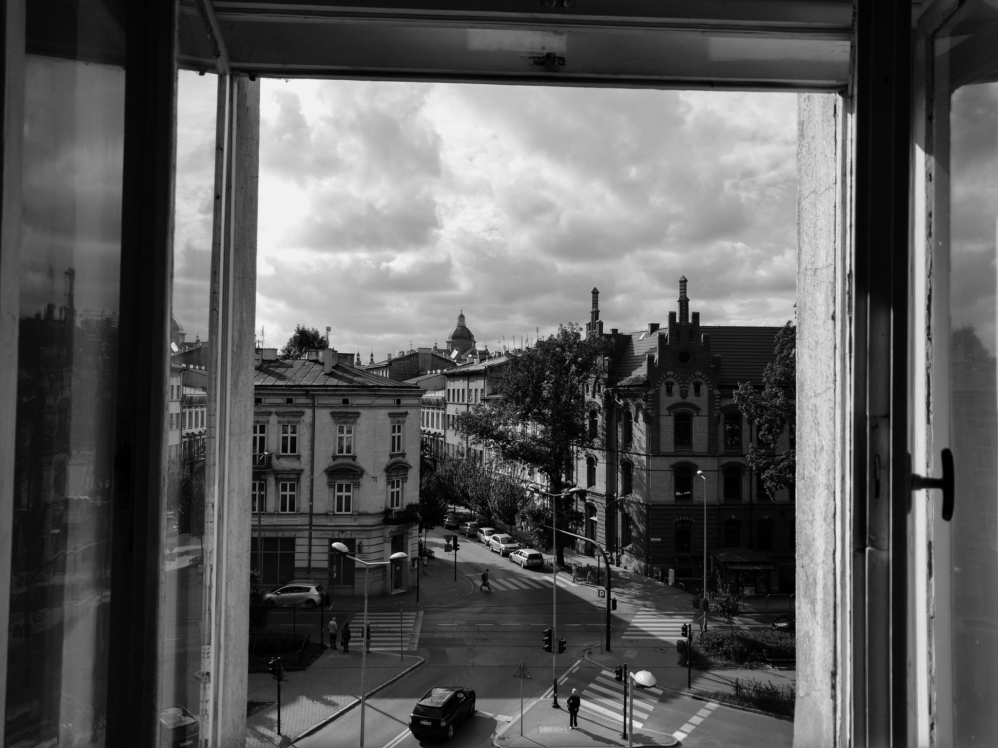 Вид из окна на город. Париж из окна. Вид из окна Франция. Лондон вид из окна.