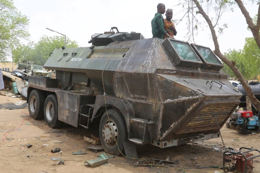 Crazy hands - Nigeria, Truck, Armoured personnel carriers, crazy hands