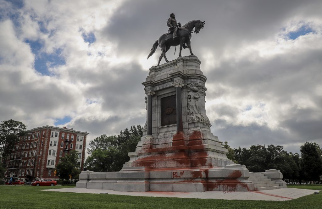 Black citizens of the United States achieved the demolition of the stunningly beautiful monument to General Lee with a 130-year history - USA, Death of George Floyd, Longpost, Monument, Demolition of the monument, Politics, General Lee